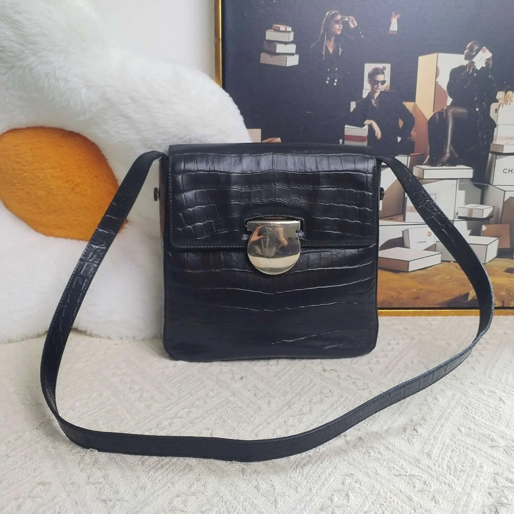 Luckybags Ferragamo Black Crossbody Bag – 93% New, 20×19cm