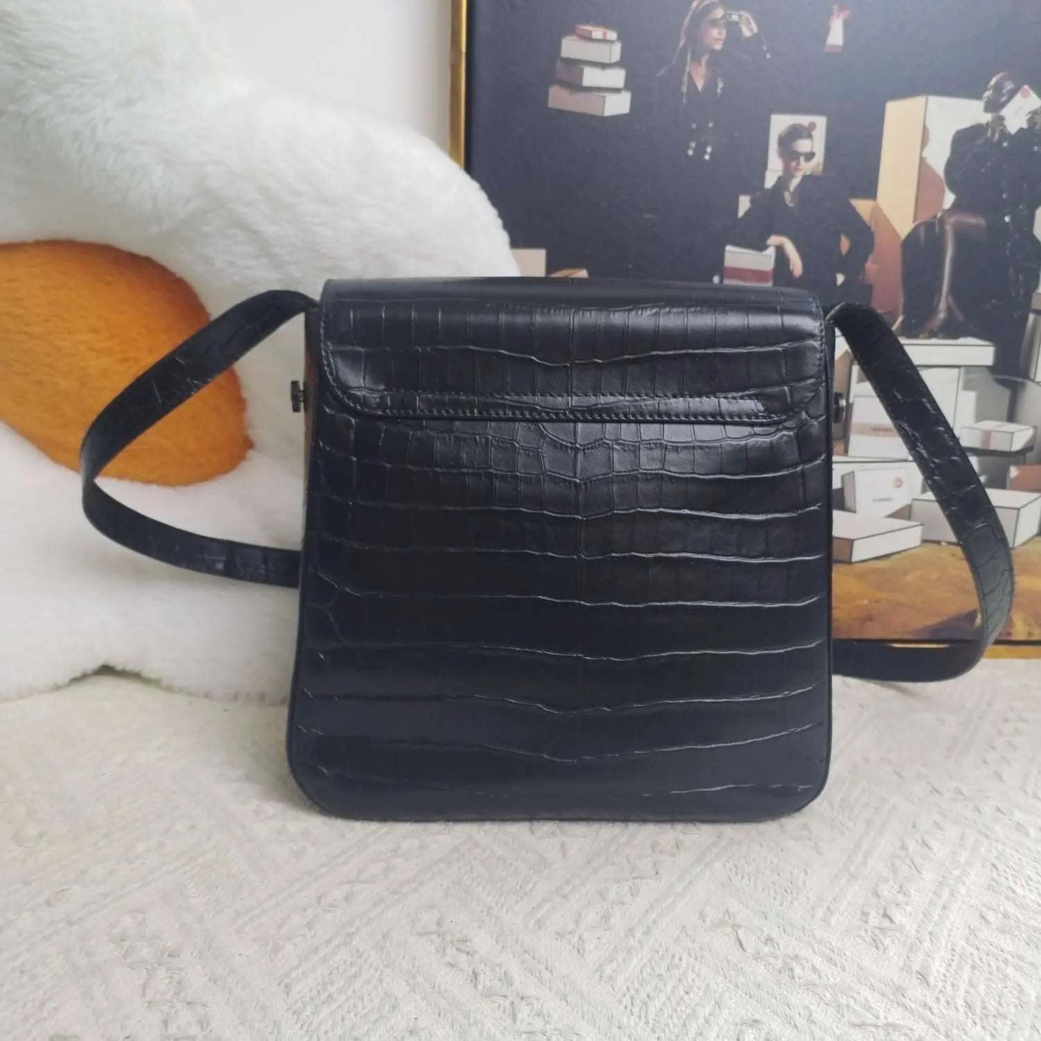 Luckybags Ferragamo Black Crossbody Bag – 93% New, 20×19cm