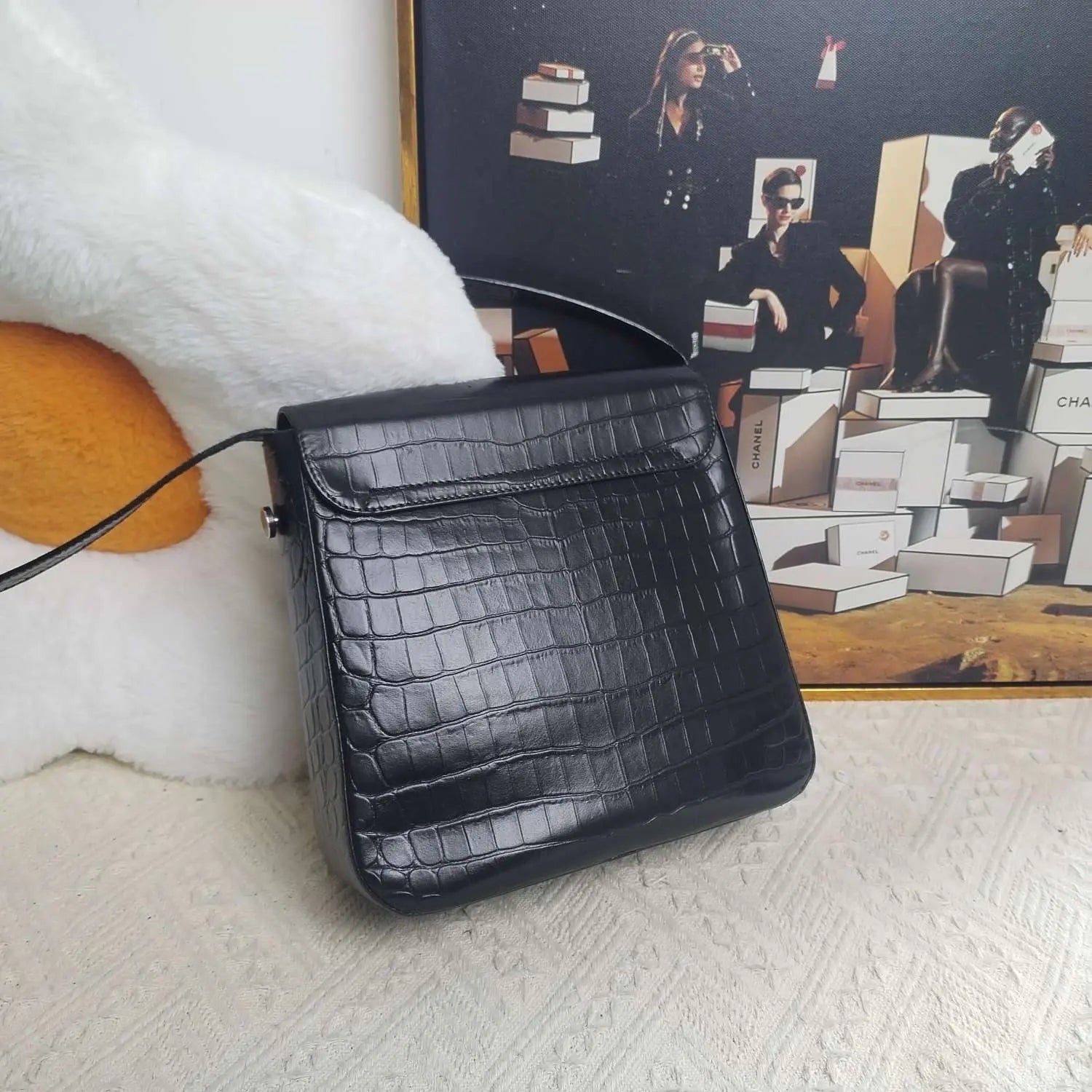 Luckybags Ferragamo Black Crossbody Bag – 93% New, 20×19cm