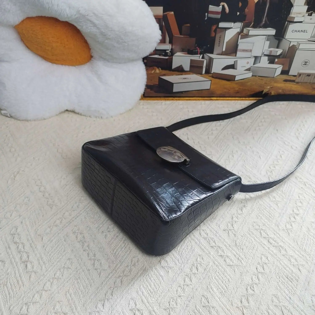 Luckybags Ferragamo Black Crossbody Bag – 93% New, 20×19cm