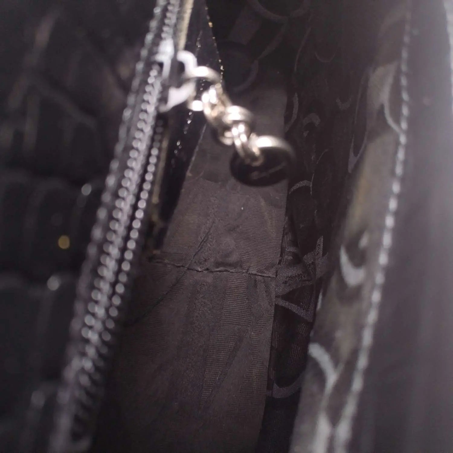 Luckybags Ferragamo Black Crossbody Bag – 93% New, 20×19cm