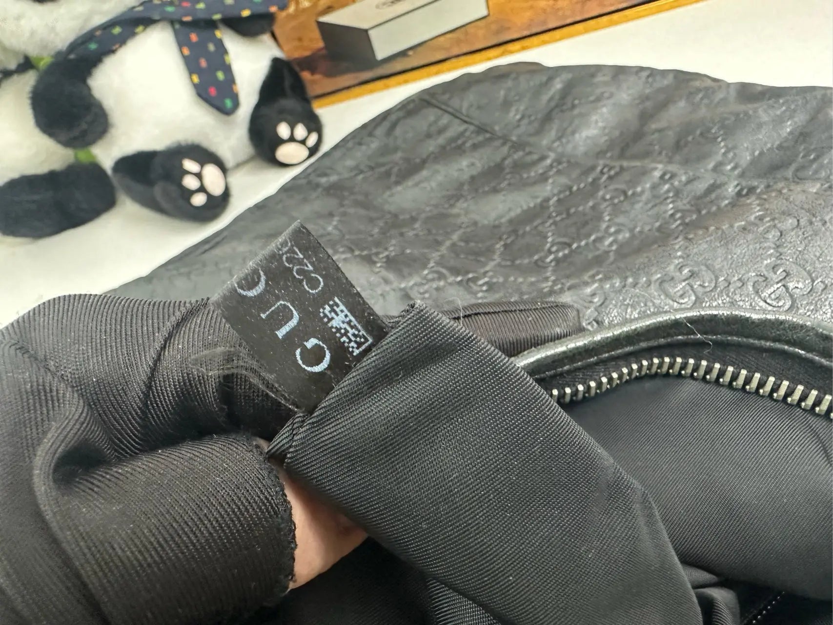 Luckybags Gucci Large Leather Crossbody Bag – 95% New, 40×39cm