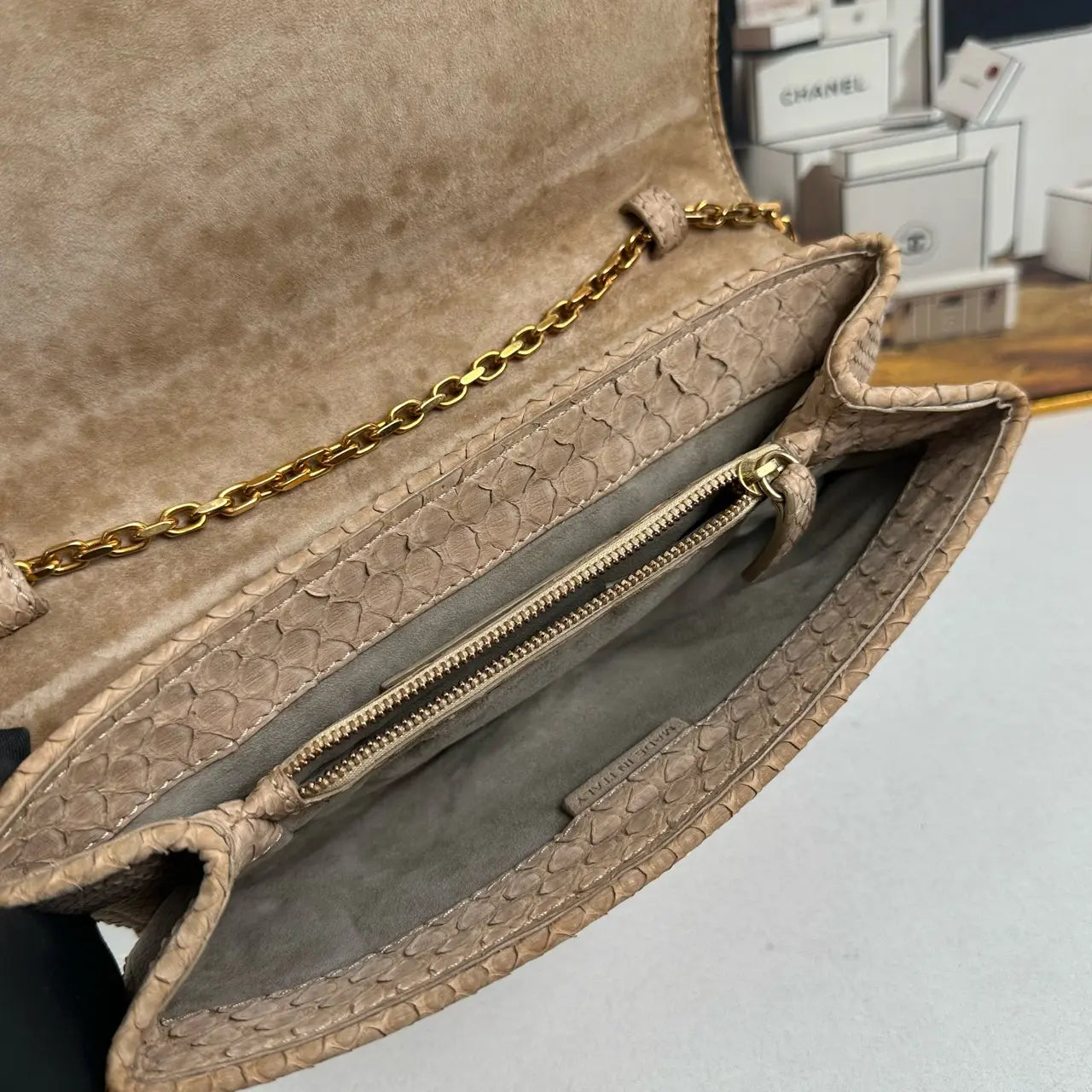 Luckybags Burberry Snakeskin Chain Crossbody Bag – 24×13cm