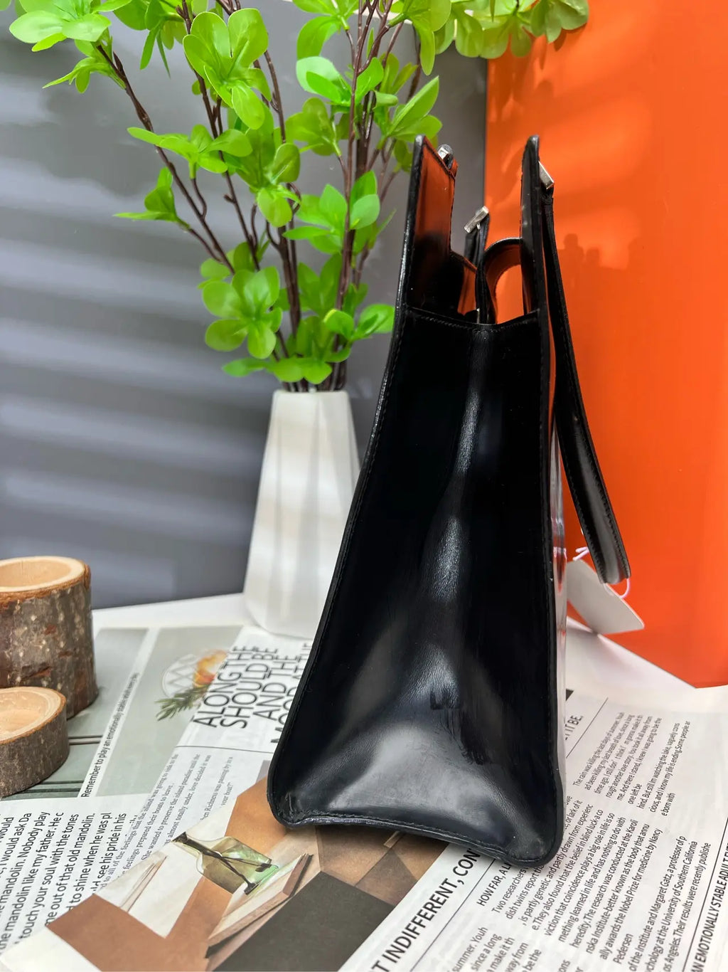 Luckybags Ferragamo Black Handbag – 95% New Vintage, 28×24cm