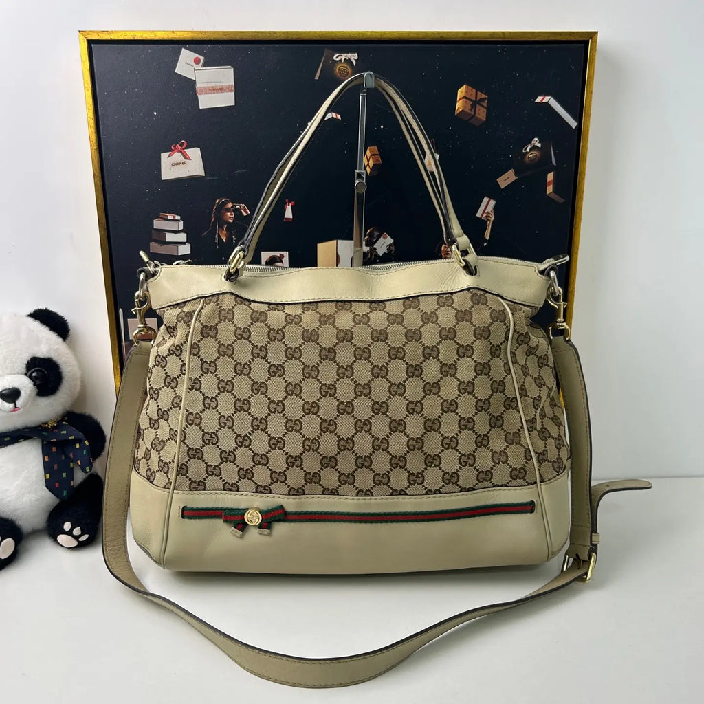 Luckybags Gucci White Monogram Canvas Crossbody Bag – 94% New, 40×28cm