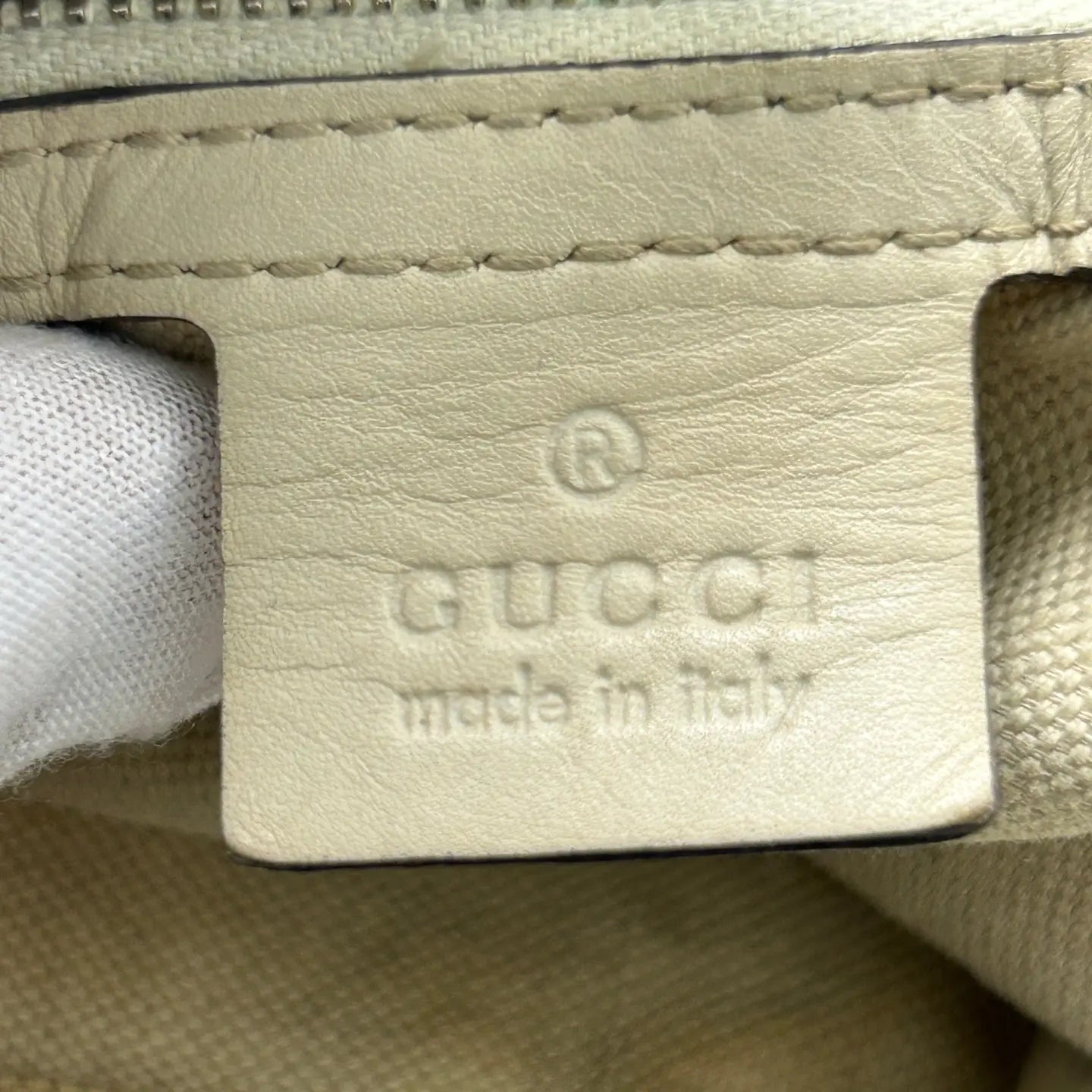 Luckybags Gucci White Monogram Canvas Crossbody Bag – 94% New, 40×28cm