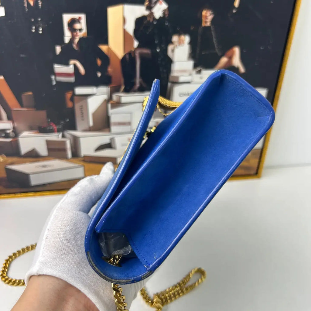 Saint Laurent Tassel Chain Shoulder Bag 23.5×15.5cm – 80% New