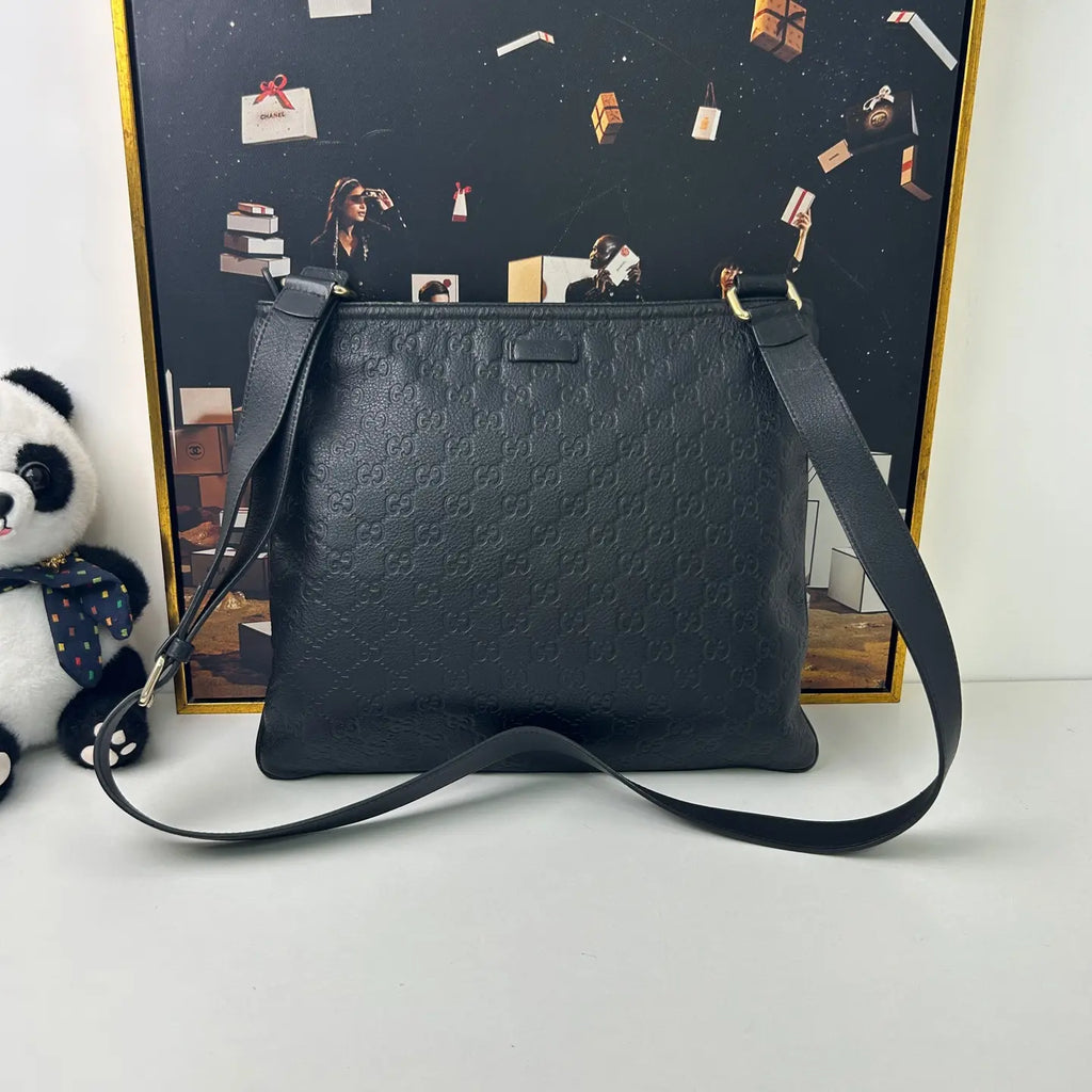 Gucci Black Leather Shoulder Bag 34×29cm – 97% New