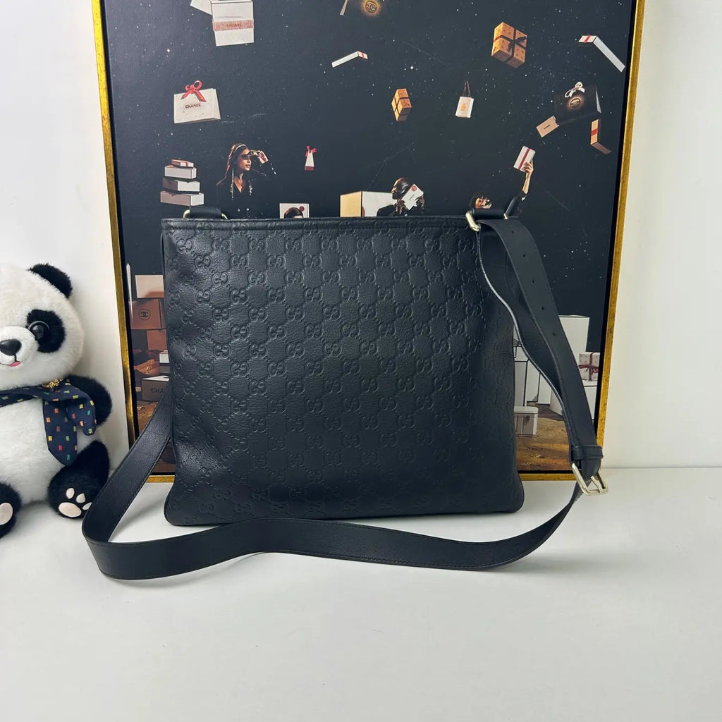 Gucci Black Leather Shoulder Bag 34×29cm – 97% New