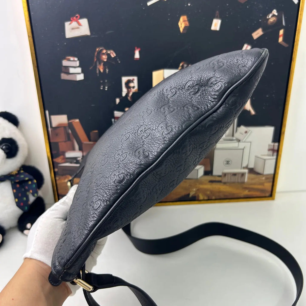 Gucci Black Leather Shoulder Bag 34×29cm – 97% New