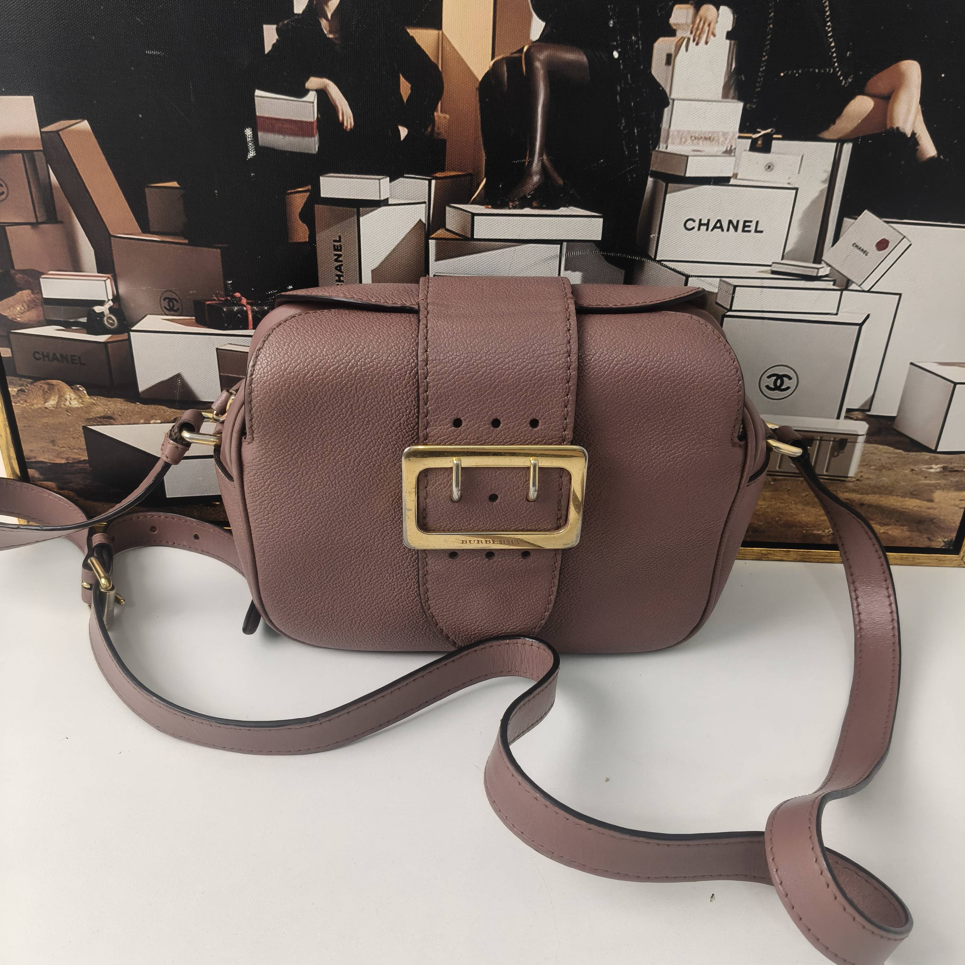 Burberry Small Camera Crossbody Bag 20×7cm – 95% New