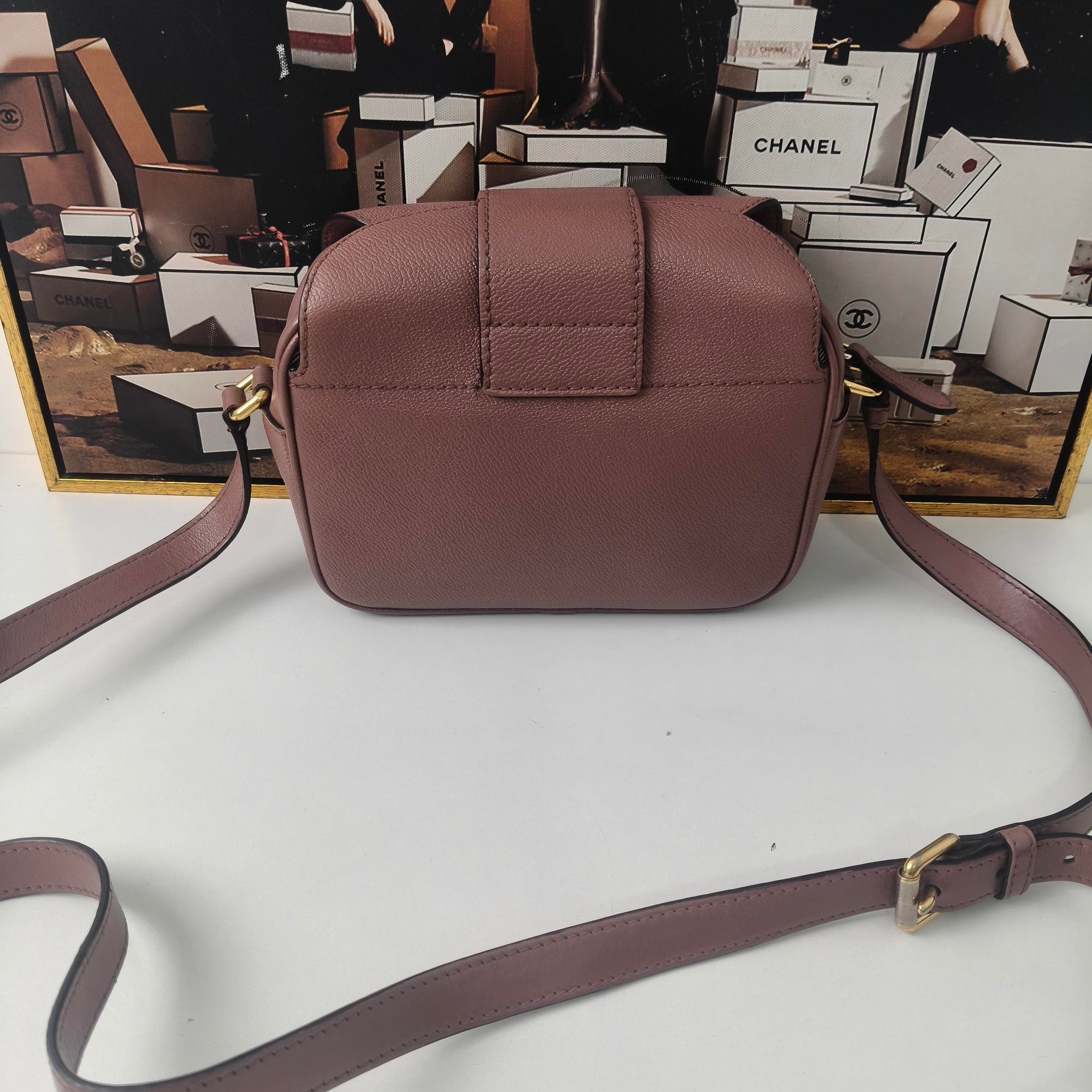Burberry Small Camera Crossbody Bag 20×7cm – 95% New