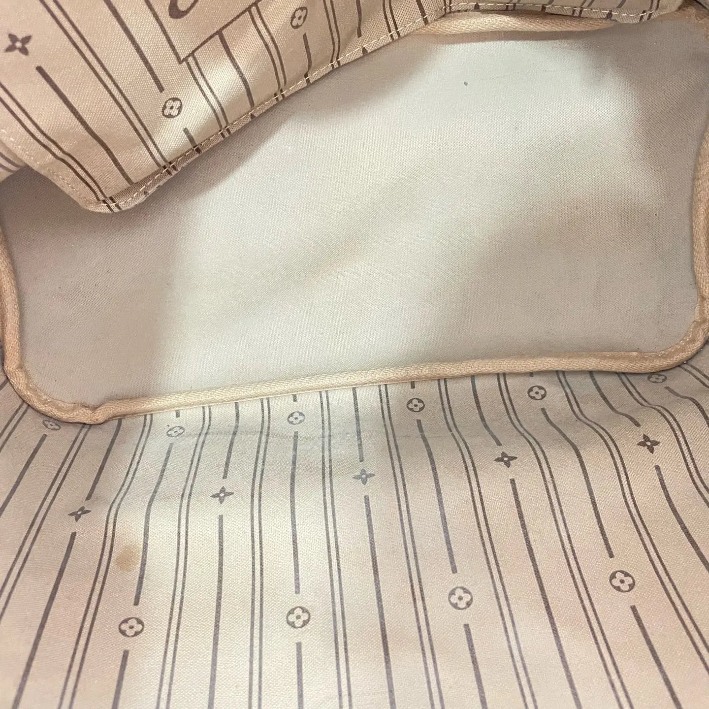 Louis Vuitton Monogram Neverfull Tote Bag 32×28cm – 97% New