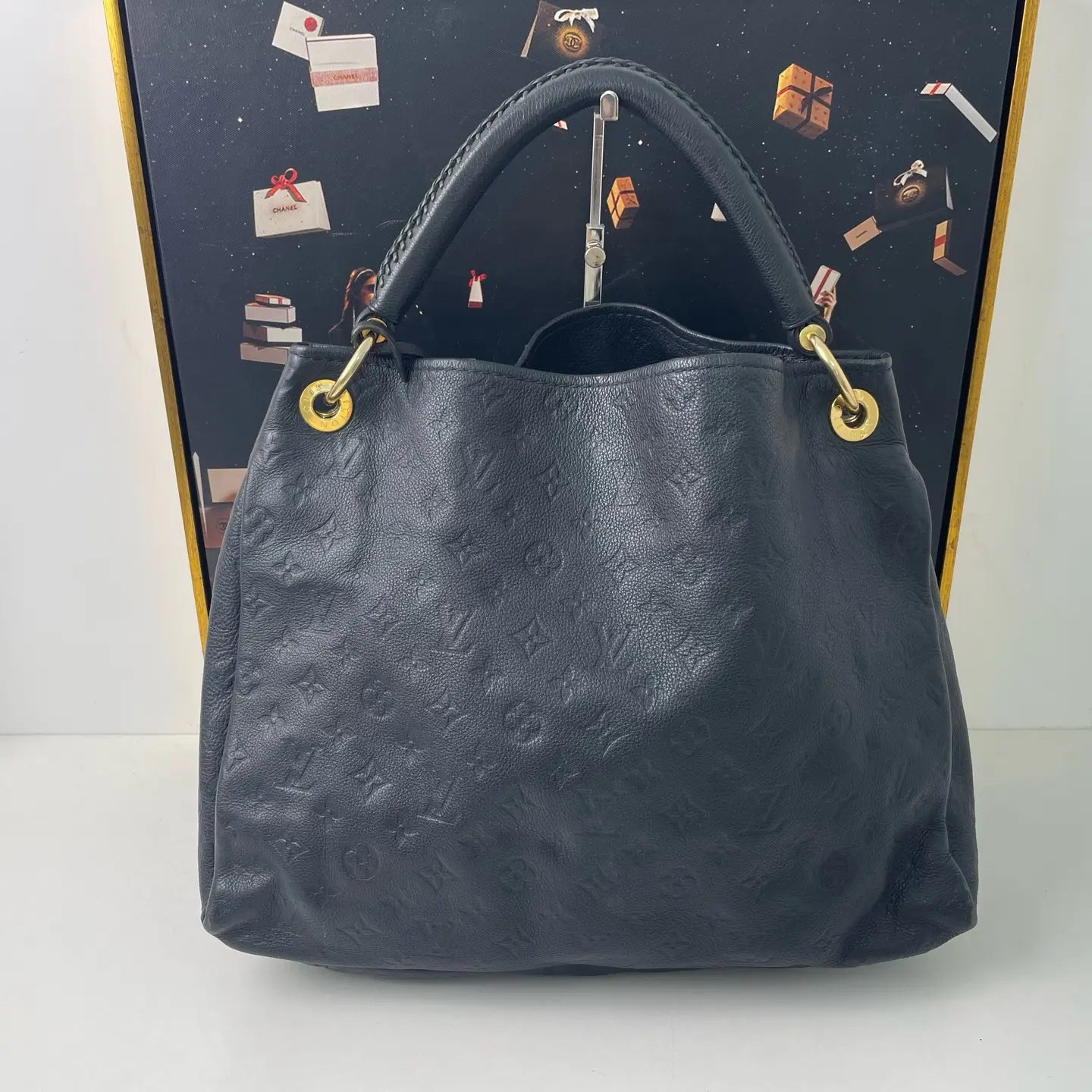 Louis Vuitton Artsy Black Leather Shoulder Bag 42×32cm – 98% New