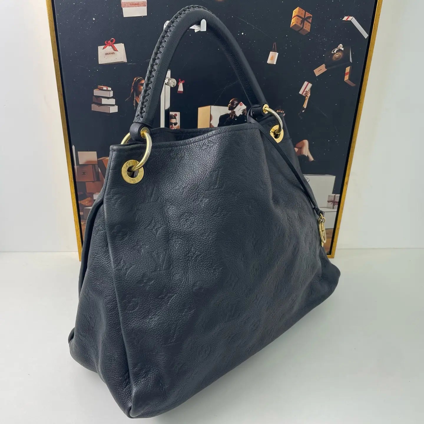 Louis Vuitton Artsy Black Leather Shoulder Bag 42×32cm – 98% New
